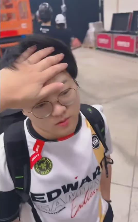 电竞选手的一生之敌是流感(图20)