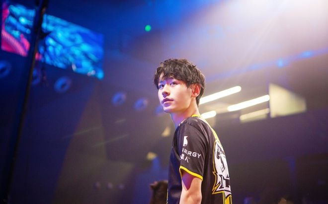 电竞男主的脸有了KPL选手无畏颜值出圈这不进军娱乐圈？(图3)