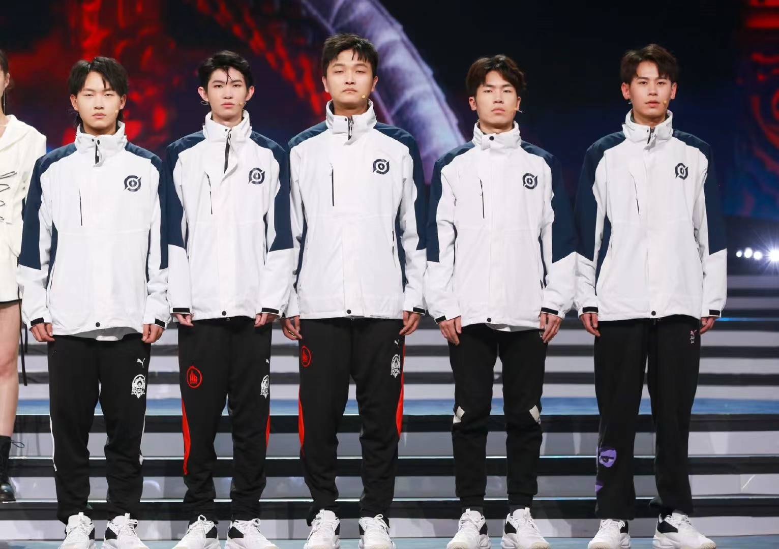 Uzi 入选《英雄联盟》名人堂成 LPL 首位无冠 “封神” 选手！无畏契约北美曝假赛员工包庇作弊！