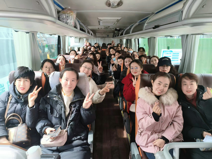 天水市二院举办“三八”国际妇女节户外踏青健步行暨团建趣味小游戏活动(图)(图3)