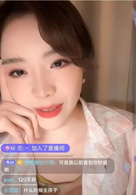 LPL余霜直播称自己反差很大已在准备备孕网友：真是便宜管G了(图2)