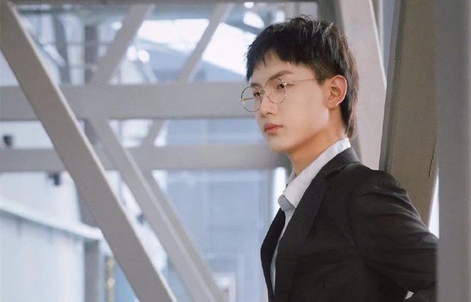 KPL无畏帅照来袭网友直言能当明星同为电竞男主一诺Fly也不差(图5)