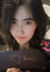 美女主播吸粉数十万只因太像cs的天才少年？(图13)