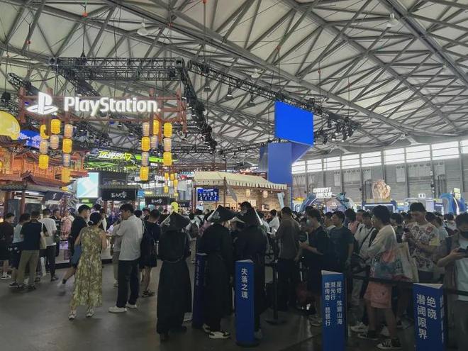 游戏大厂秀肌肉、国产3A游戏火爆、机器踢足球……这届ChinaJoy热闹非凡(图7)