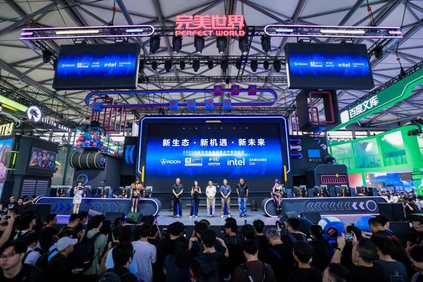 CJ现场完美世界电竞合作硬件巨头电竞体验迎来新升级！