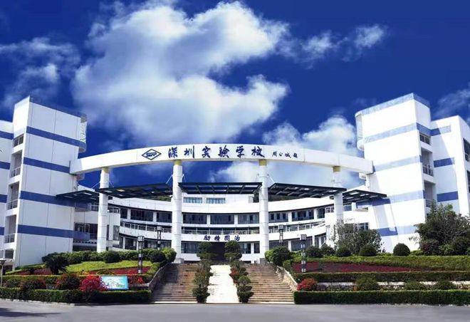 中海时光境旁边就是光明高铁站以及楼下有6-13号线两条地铁线(图2)