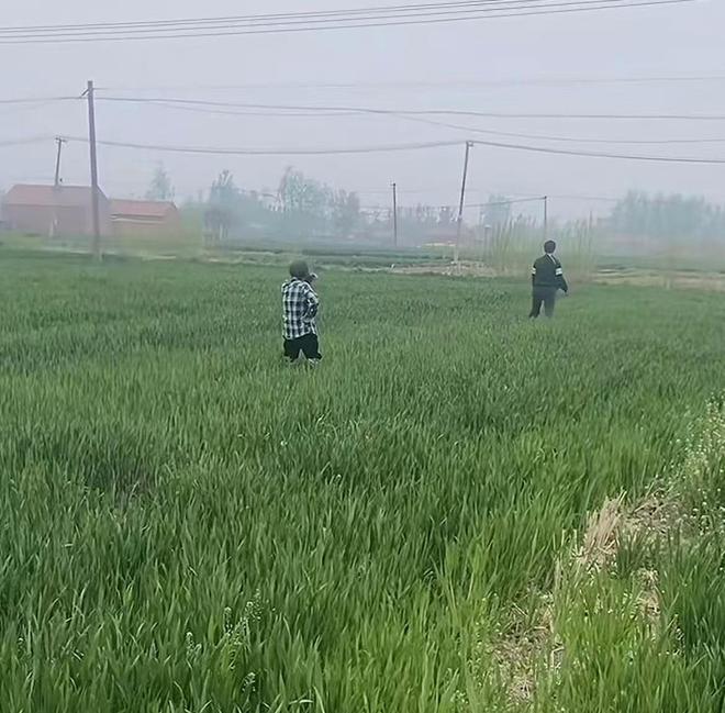 沭阳4姐弟一夜爆火后门口出现很多陌生人大衣哥的话有人信了(图3)