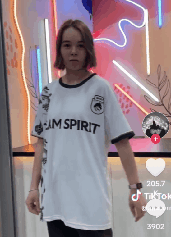 国外女版donk走红社交网络 蓉r和她你觉得谁更像？(图3)