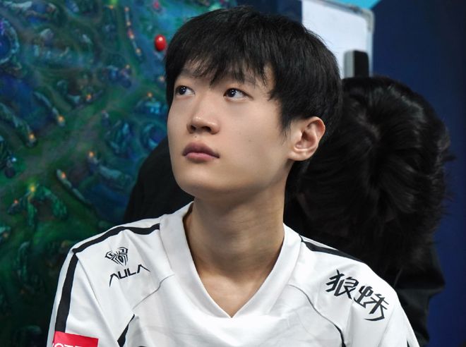 Shanks被罚3个月绩效LPL英文团队集体抗议处罚太轻不痛不痒