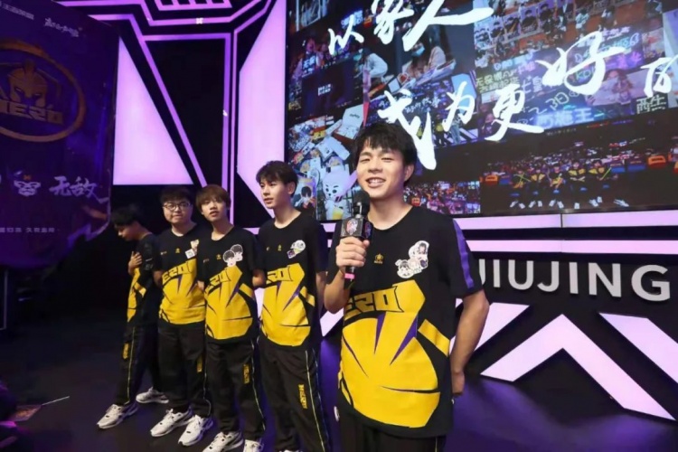 电竞圈职业选手黄金年龄不到10年老了怎么办？