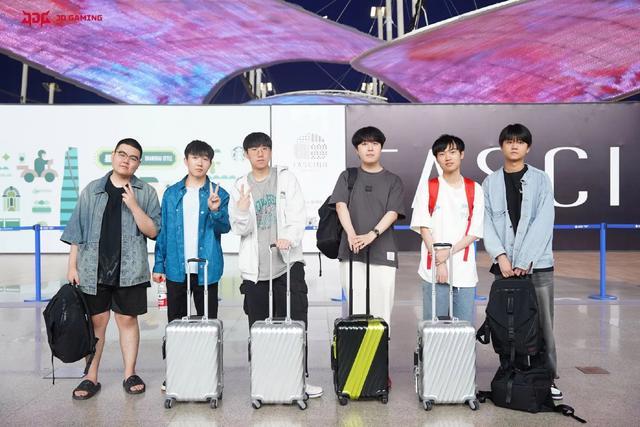 英雄联盟S13各队选手平均年龄图T1最小214岁JDG战队直接垫底(图4)