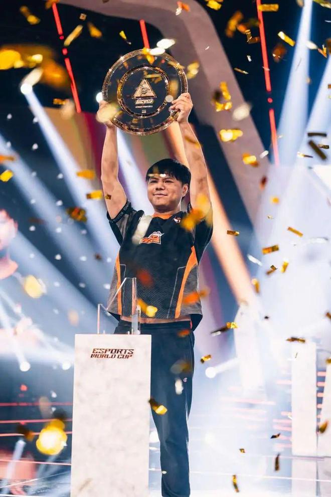 独家专访 静安企业签约选手Xiaohai卫冕2025电竞世界杯街头霸王6项目冠军