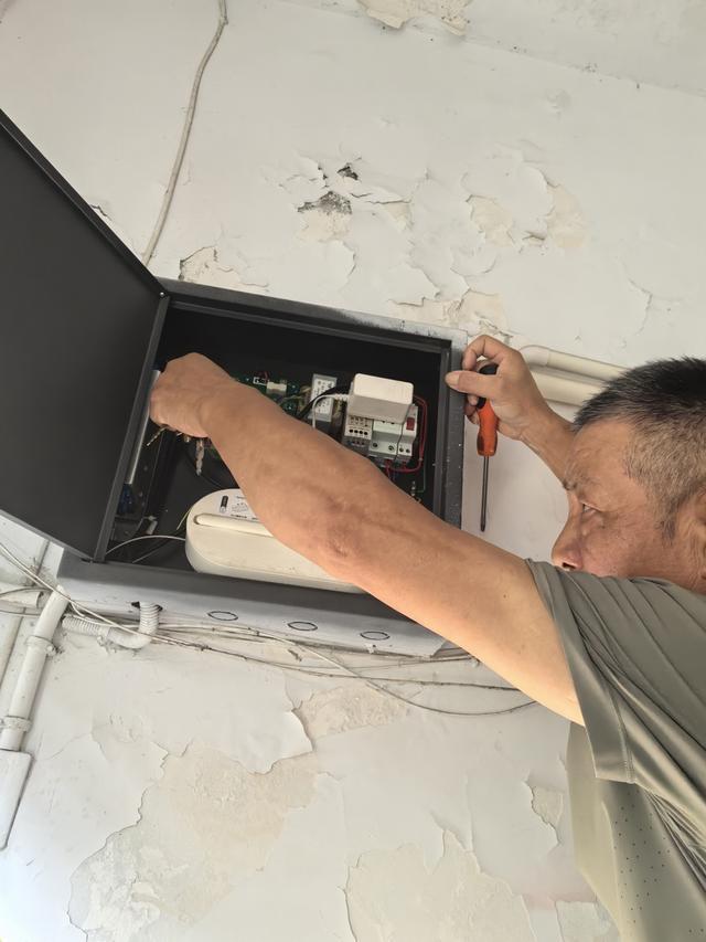 浦东多个小区门禁同时瘫痪又是政府早年统一改造实事工程该如何“善后”(图4)