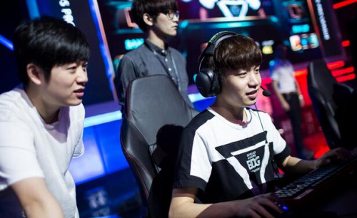 现在中国厉害的lol职业选手有