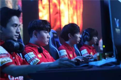 中国电子竞技和游戏用户超过5亿 电竞运动员深陷视力下降、网瘾等疾病困扰