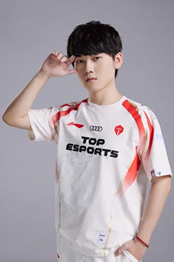 英雄联盟职业选手JackeyLove否认退役：看后续身体状态