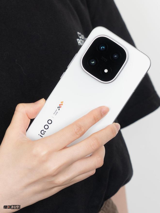 iQOO 15：满足职业选手的优质电竞手机