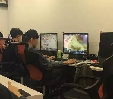 林俊杰终于成立了战队你们这些被演艺事业耽误的电竞选手(图6)