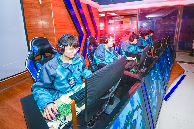 世界冠军AD相亲被嫌弃只因自己打游戏网友：你这是在自爆！