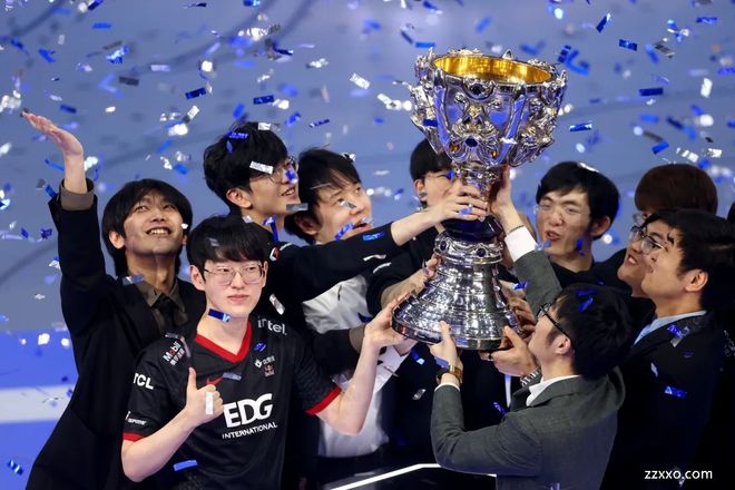 运营十四年老玩家过半每年都在“凉”的游戏晚上却在排队进服？(图8)