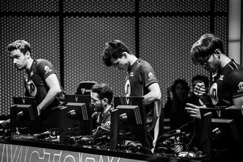 运营十四年老玩家过半每年都在“凉”的游戏晚上却在排队进服？(图9)