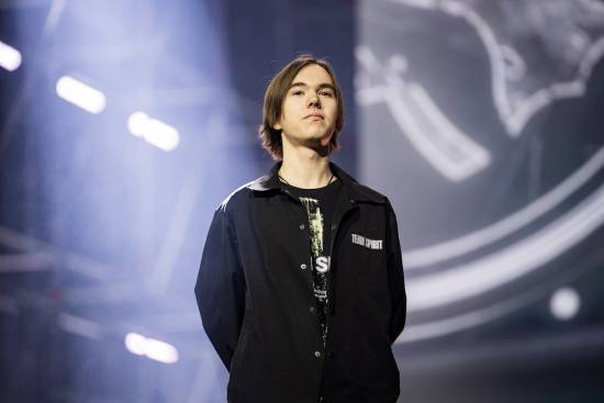 鼠标直接断电了！《CS》比赛donk状态低迷本人回应