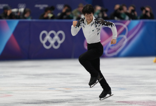 冬奥花滑大惨案！种子选手摔成一片只有日本人笑了：羽生结弦的含金量还在上升！(图9)