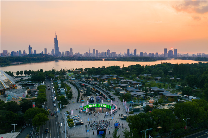 清明小长假特色冰雪赛事+羽毛球冠军赛燃动冰城