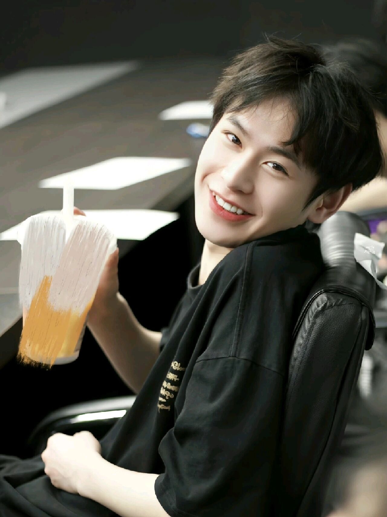 破圈“电竞＋”燃动椰城 “浪在海口·荣耀同行”电竞嘉年华收官