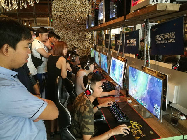 歌手好弟现状：娶了中国美女女儿长相随他来中国多年仍没绿卡